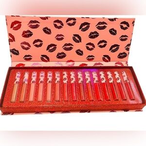 BRAND NEW Beauty Concepts Gorgeous Lips 15 Shades Lip Gloss Set - Pink and Red